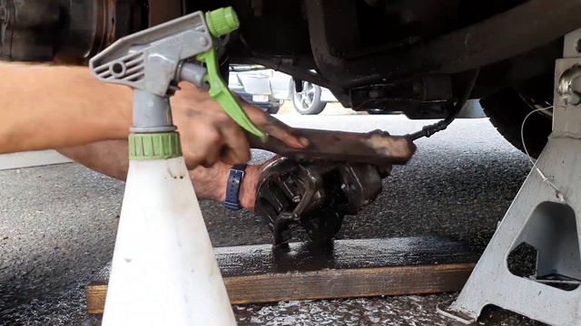 Mercedes Sprinter (ex ambulance) Rear Twin Tire Brake Inspection and Caliper Clean смотреть онлайн