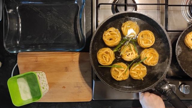 Таглиателли и бальзамическая свекла / Как приготовить гнезда из пасты с мясом +бальзамическую свекл смотреть онлайн