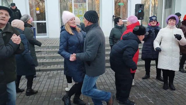 "ГАДАЙ,ГАДАЙ ЦЫГАНКА!!!...на танцполе в Гомеле...5.03.2023года. смотреть онлайн