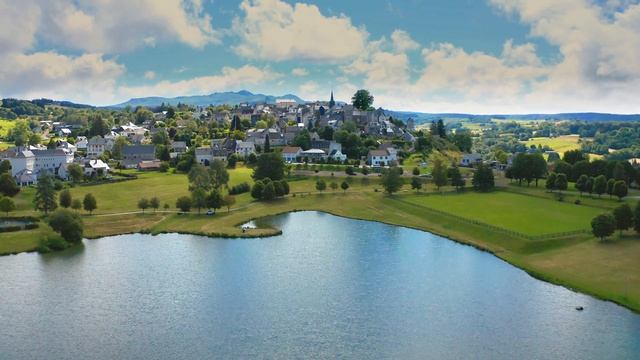La Tour d'Auvergne (63) par Drônes des Puys смотреть онлайн