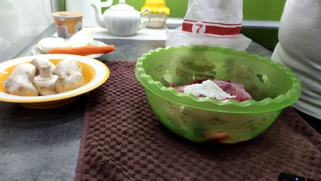 Как приготовить кролика.Кролик в сметане с овощами смотреть онлайн