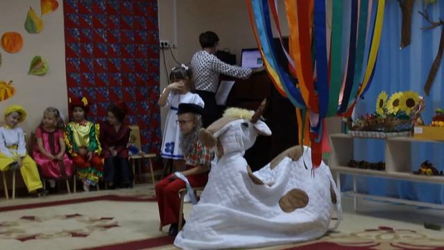 Осенний утренник "Ярмарка" в МАДОУ № 19. г. Колпашево. 04.10.2019 смотреть онлайн