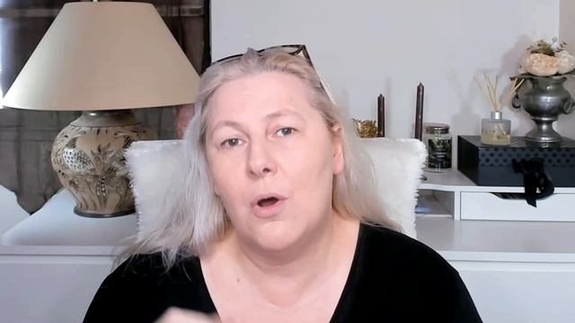 NOUVEAU FDT GIVENCHY PRISME LIBRE SKIN-CARING MATTE смотреть онлайн