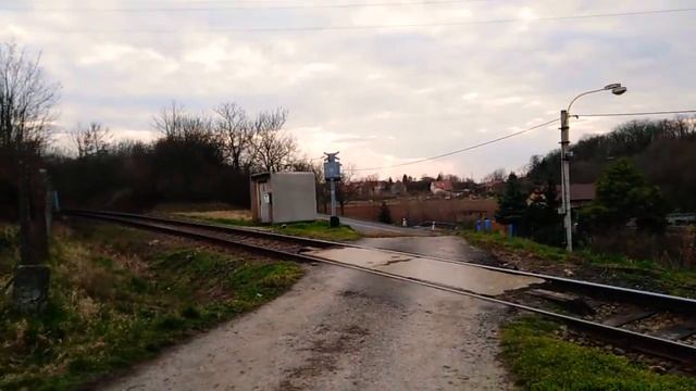 Železniční přejezd Jimlín [1] z druhé strany смотреть онлайн