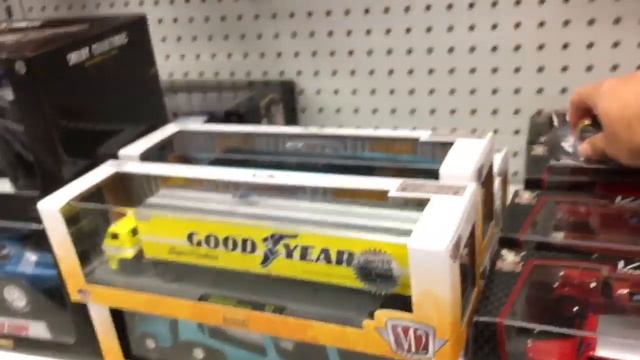 Boom Shakalaka Elvis Pink Jeep Surrey Chase смотреть онлайн