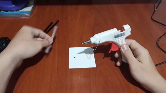САМИЙ БЮДЖЕТНИЙ АЛЕ НАДІЙНИЙ КЛЕЙОВИЙ ПІСТОЛЕТ #клеевой пистолет#как выбрать клеевой пистолет смотреть онлайн