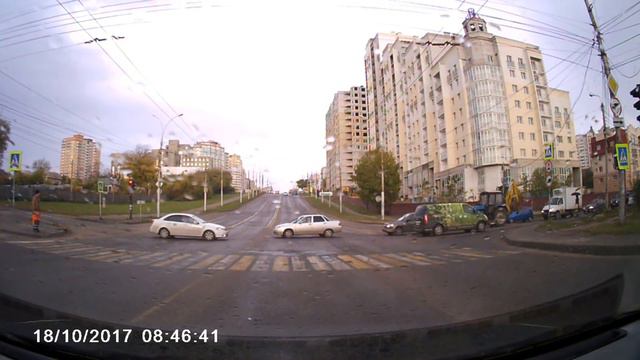 Через двойную сплошную в Липецке смотреть онлайн