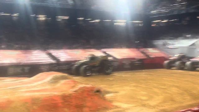Monster jam Dragon смотреть онлайн