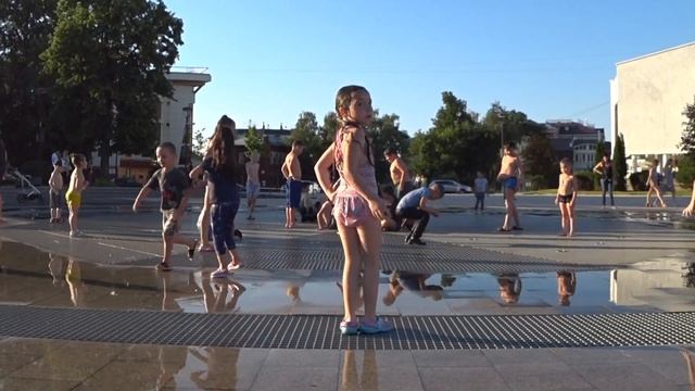 Алиса и ⛲️⛲️⛲️ фонтаны!!! Воронеж, 2020. #детскийвидеоблог смотреть онлайн