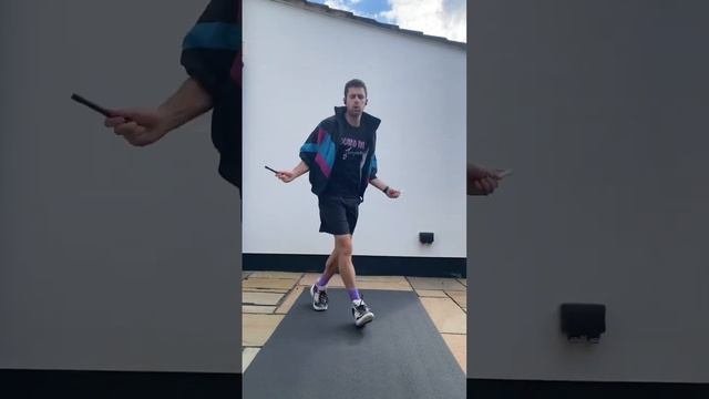 Jump rope 80s transition #jumprope #skipping #80s #retro смотреть онлайн