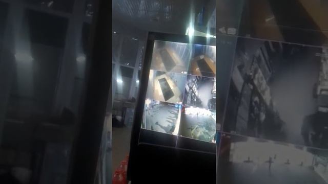 Время 05.08 утра, ни души вокруг 30.09.2022год. У человека действительно проблемы...