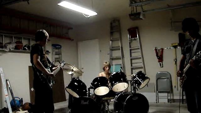 Brokenside (minus lyrics and lead guitar) смотреть онлайн
