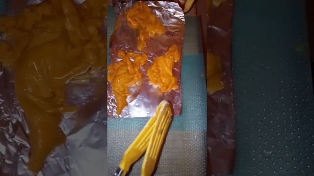 Избавиться от нищеты и безденежья при помощи отливки на воске смотреть онлайн