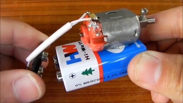 Как сделать простого ХОДЯЧЕГО РОБОТА своими руками