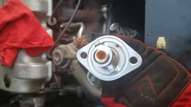 Part 2 of how to change your coolant and your thermostat in a 2001 Saturn sl1. смотреть онлайн