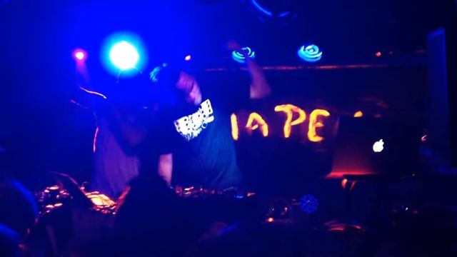 Zlej Produkt @ Bounce Bounce May 2014 - Chapeau Rouge, Prague смотреть онлайн