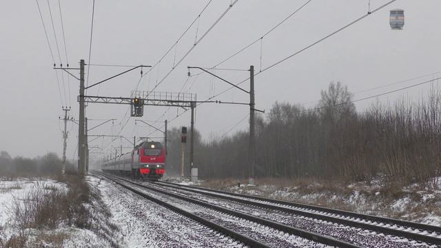 "Зима вернулась!" ЭП2К-366 с пассажирским поездом Йошкар-Ола - Москва 31 марта 2020 года смотреть онлайн