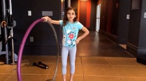 Как  научиться крутить обруч  или How to hula hoop for beginners  от littleZlata