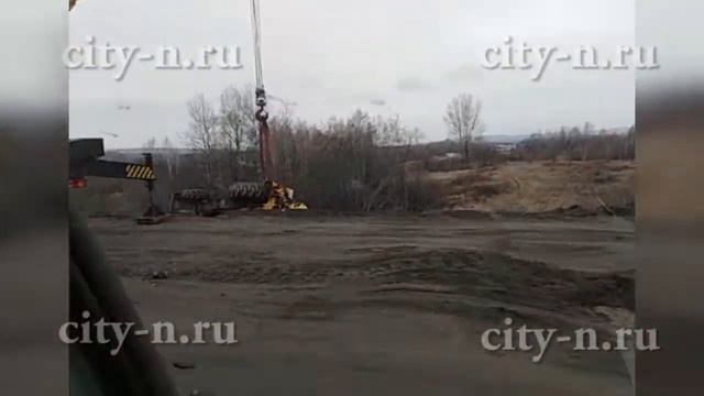 В Новокузнецке перевернулся экскаватор смотреть онлайн