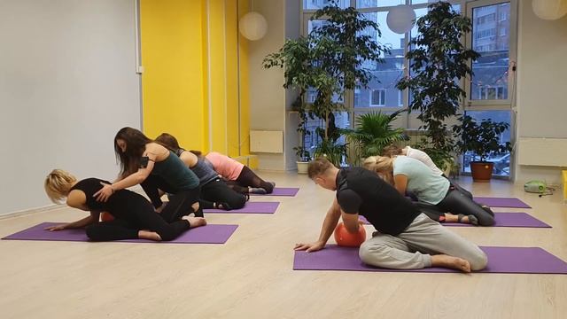 Пилатес с мячом! Начального и среднего уровней.