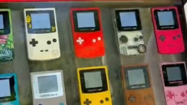 Twitter FREAKS OUT Over Logan Paul's GameBoy Color Table! смотреть онлайн