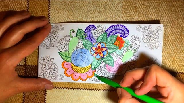 Раскраска с орнаментом из мелких деталей: фантастические цветы, улитки, завитки смотреть онлайн