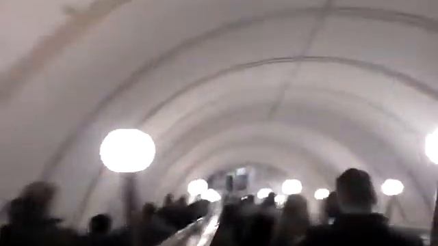 Москва 905 станция метро Проспект Мира Кольцевой линии в час пик осень вечер