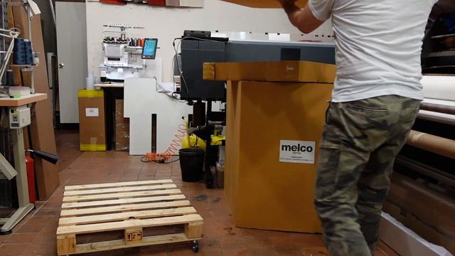 Стол из коробки. Сэкономил - заработал. DIY. Vlog #49 смотреть онлайн