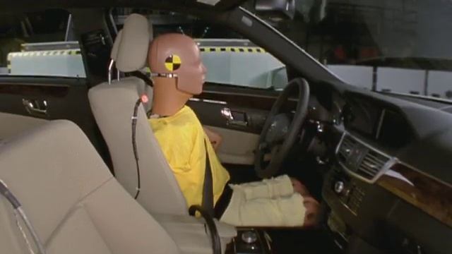 2010 Mercedes-Benz E-Class side IIHS crash test смотреть онлайн