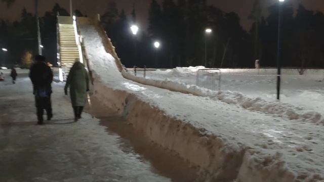 31 декабря 2020. Пестовский парк. 18-30. Никого - все режут салаты:) смотреть онлайн