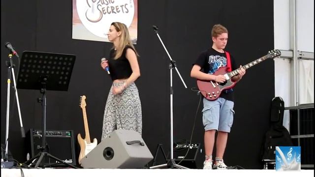 Back in Black - Live in Gavirate смотреть онлайн