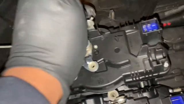 #Renault #Traffic #rear #door #Lock removal смотреть онлайн