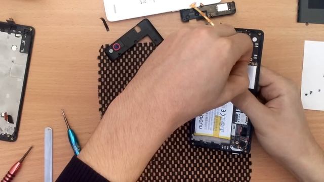 Ремонт телефонов ZTE. Дисплей ZTE nubia Z7 mini как разобрать и заменить модуль? смотреть онлайн