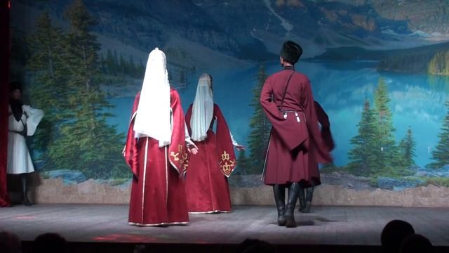 Адыгский танцевальный ансамбль "Казбек" - "Кавказское застолье" в Большом Кичмае (Сочи, 2018) смотреть онлайн