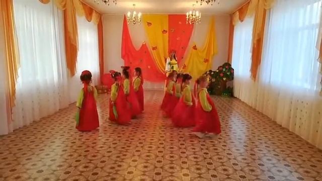 Танец Рябинки МБДОУ 59 Цыплята г. Северодвинск исполняют дети 4 лет смотреть онлайн