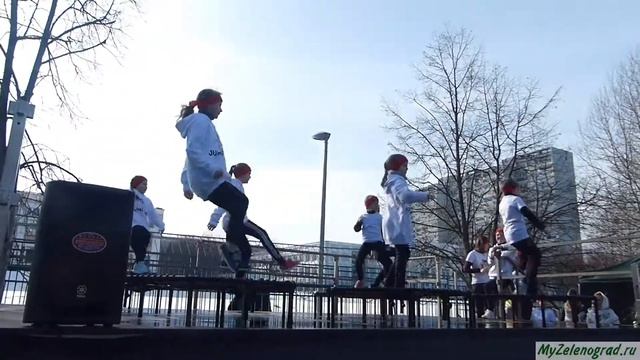 Студия джампинг фитнеса на праздновании Масленицы в Озеропарке смотреть онлайн