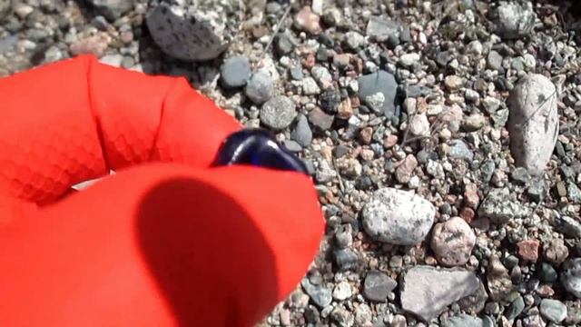 Нужно отнести на экспертизу, что за камни-самоцветы: Изумруды или Сапфиры? А может Алмазы?! смотреть онлайн