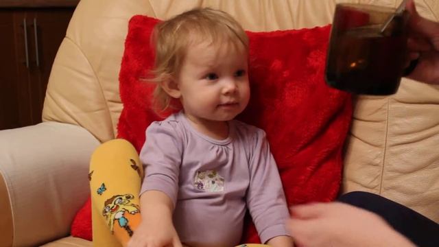 маленькая Ева (2 года) рассказывает стихи смотреть онлайн