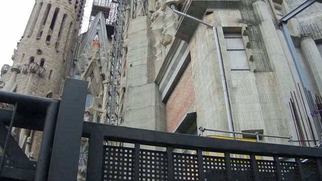 Sagrada Família Barcelona Gaudí смотреть онлайн