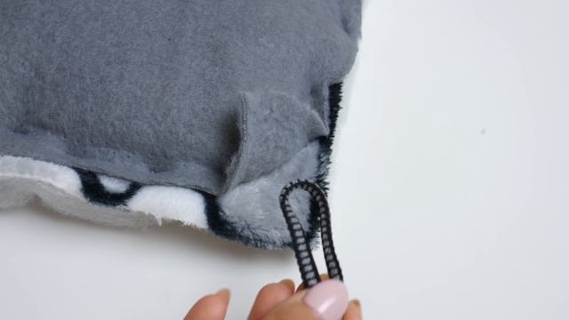 BUY или DIY? | Простая складная лежанка 2 в 1 - в подарок особому котику ? смотреть онлайн