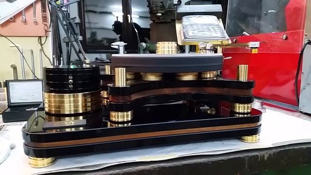 Small Audio Manufacture Renegade Turntable смотреть онлайн