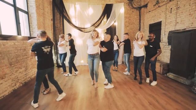 Paul y Sandra & A Bachatear Team - Lucky - Pinto Picasso смотреть онлайн