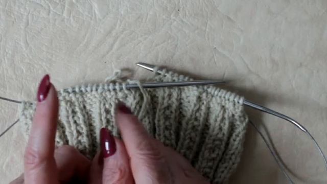 Круглый мысок носка и закрваем петли иглой. Round toe of the close the lioops withigoy смотреть онлайн