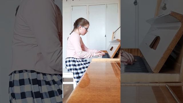И. Парфёнов. Матрёшка. Малахова Дарья, 4 класс (9 лет). смотреть онлайн