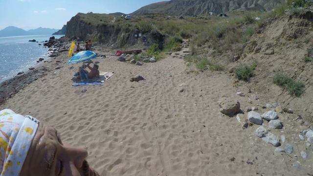 Орджоникидзе, Крым, идем через нудистский пляж в Коктебель. смотреть онлайн