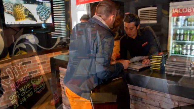 Еда в Сеуле - Самый большой бургер, Jacoby's Burger - где поесть вкусно и недорого - Сеул, Корея смотреть онлайн