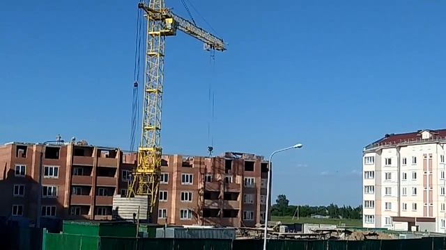 Подъемный кран на стройке смотреть онлайн