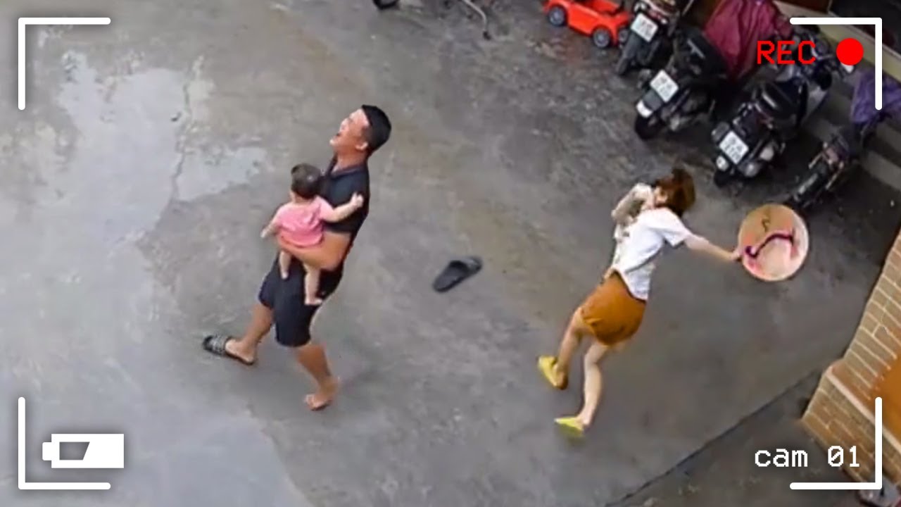 10 Невероятных Моментов, Снятых на Камеру Видеонаблюдения смотреть онлайн