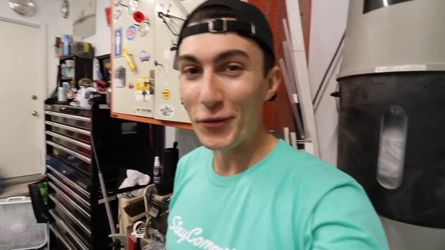 RESTORING THE PAINT ON THE EK CIVIC! смотреть онлайн