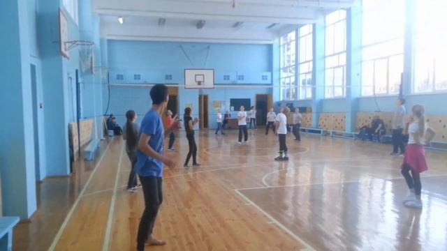 Занимаемся паркуром на физре смотреть онлайн